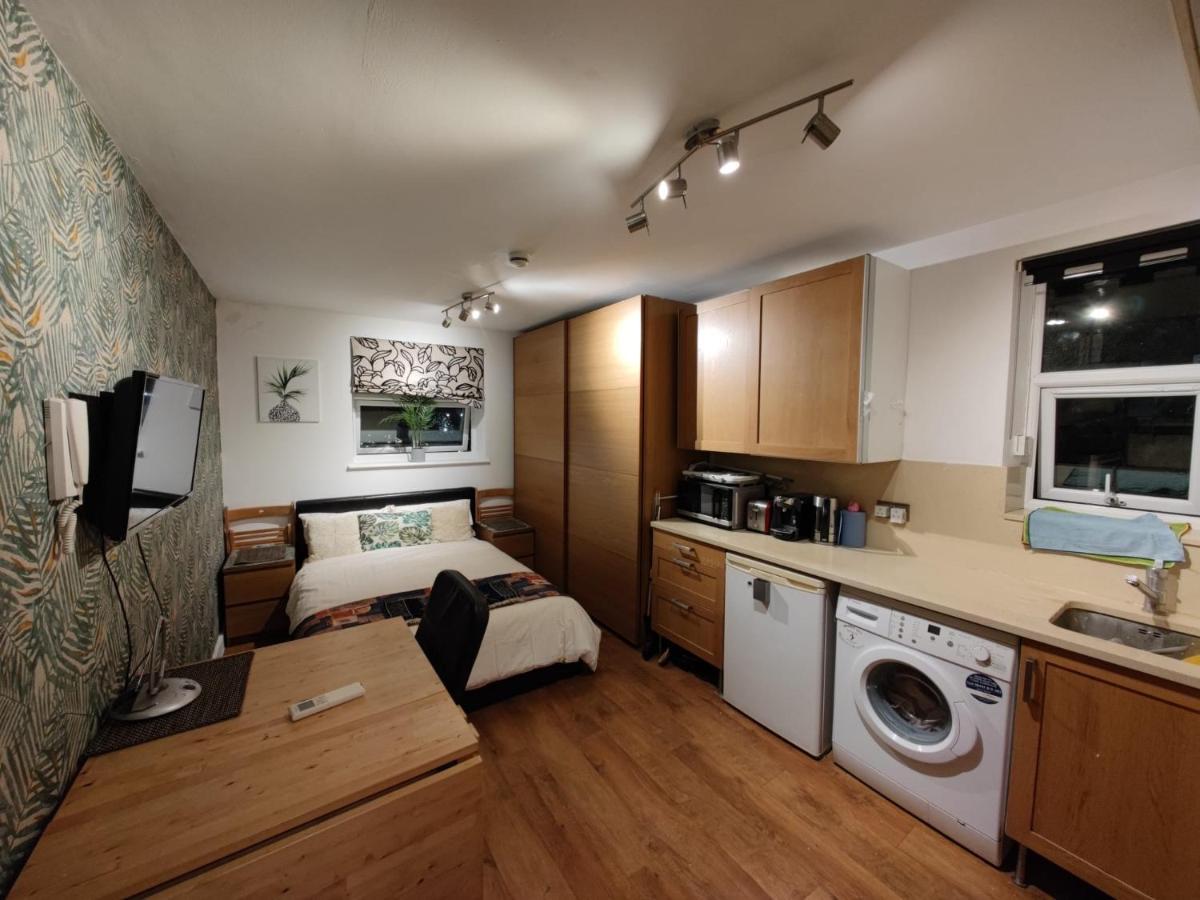 Studio Apartment 351 Ladbroke Grove, London W10 6Ha Kültér fotó