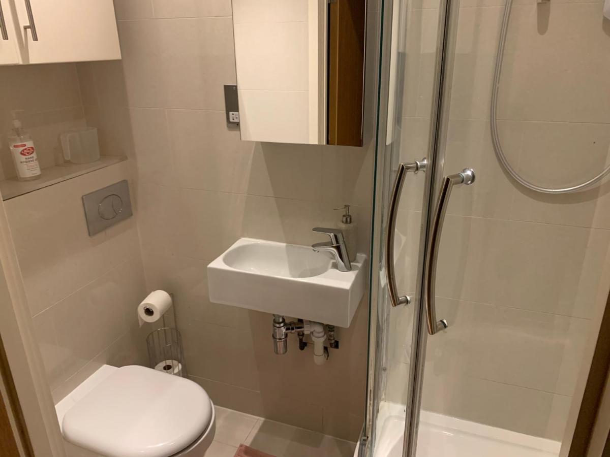 Studio Apartment 351 Ladbroke Grove, London W10 6Ha Kültér fotó